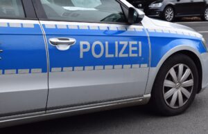 Schwerer Verkehrsunfall in Hamburg – Auto rast in Bank – mehrere Verletzte