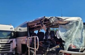 Schwerer Reisebusunfall auf A12 – 52 Verletzte