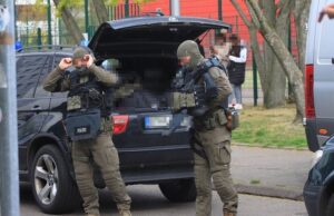 Nach Bedrohungslage in Hamburger Schule – Festnahme von Tatverdächtigen mit Spielzeugpistole