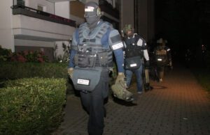 Razzia in mehreren Bundesländern – Polizei nimmt vier mutmaßliche Mitglieder einer rechtsextremistischen Terrorzelle fest