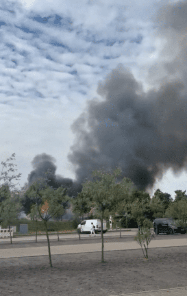 Großbrand bei Karls Erdbeerhof Das Feuer breitete sich rasend schnell