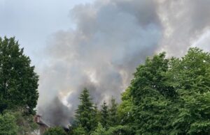 Brand einer Scheune sowie eines angrenzenden Wohnhauses in Hessisch Oldendorf