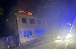 Dachstuhl brennt in voller Ausdehnung