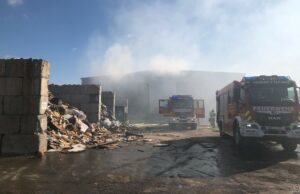 Voerde – Mehrere Verletzte nach Brand auf Recyclinghof
