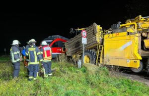 Kollision zwischen Regionalbahn und Erntemaschine in Bergheim