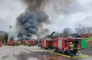 Industriebrand in Finnentrop-Fehrenbracht