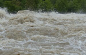 Mehr als 1.000 THW-Kräfte im Saarland und Rheinland-Pfalz im Unwetter-Einsatz flood, waves, splash