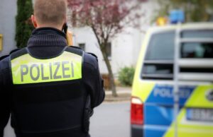Feuerwehr mit Waffe bedroht – Polizei findet Leiche und Schusswaffe police, pistol, mission