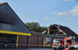 Dacheinsturz eines Supermarktes in Ratzeburg: 12 Personen leicht verletzt