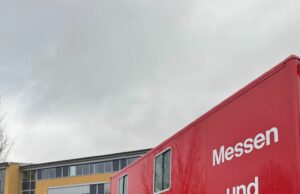 Großeinsatz von Rettungskräften in Stade: 61 Personen durch Reizstoff an Berufsschule verletzt