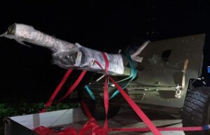 Mann reist mit Artilleriekanone ein – Polizei ermittelt