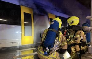 Berlin: Zug in Bahnhof Ahrensfelde brennt komplett aus, keine Verletzten