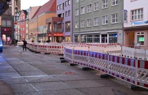 Großeinsatz der Polizei: Herrenloser Koffer vor Bank in Halberstadt