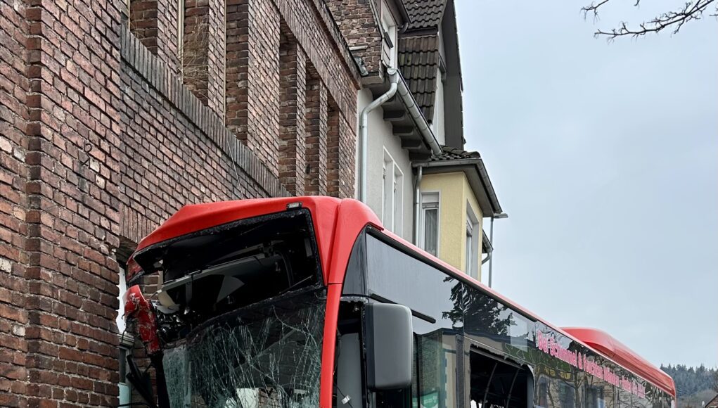 Verunfallter Linienbus