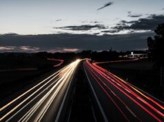 Tödlicher Crash auf der A14: Eltern sterben, Kinder (11, 13) überleben schwer verletzt autobahn, traffic, lights, light traces, sky, long exposure, cars, road, nature, red