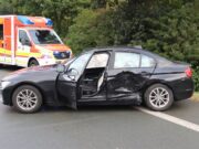 Zwei Pkw kollidieren auf Bundesstraße – drei Personen verletzt